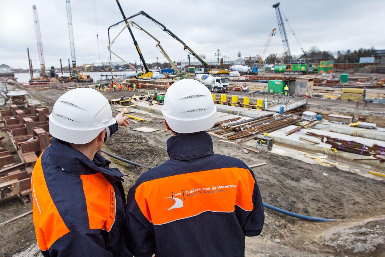 Bau der 5. Schleusenkammer Brunsbüttel; Quelle: Bundesanstalt für Wasserbau Bau der 5. Schleusenkammer Brunsbüttel; Quelle: Bundesanstalt für Wasserbau