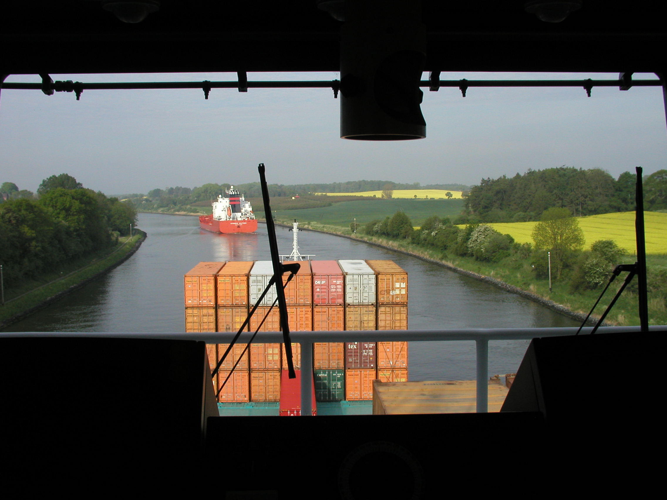 Foto: Blick von der Brücke auf den NOK