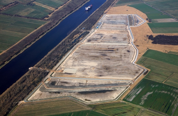 Das Bild zeigt ein Luftbild des Bodenlagers Dyhrssenmoor am Nord-Ostsee-Kanal, März 2017.