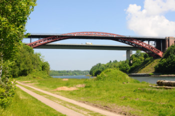 Die bestehende 1. Levensauer Hochbrücke (Baujahr 1894)