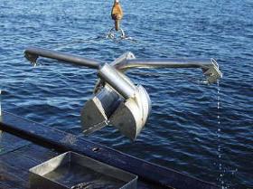 Das Bild zeigt einen "Van-Veen-Greifer", um in Gewässserböden Proben zu entnehmen Das Bild zeigt einen "Van-Veen-Greifer", um in Gewässserböden Proben zu entnehmen